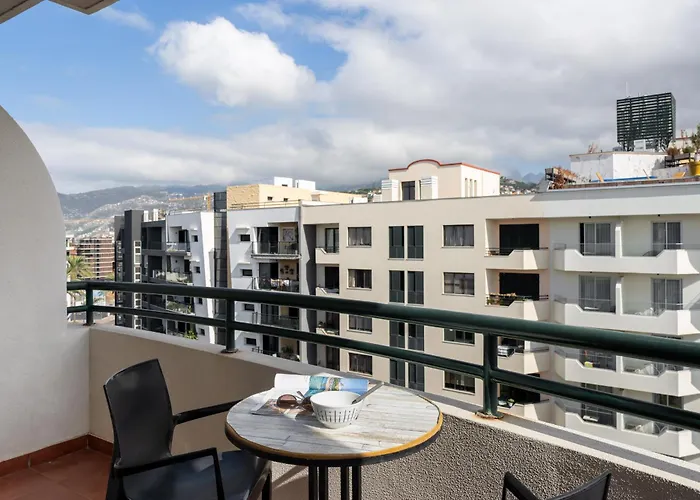 Golden Star Av By An Island * Funchal (Madeira)