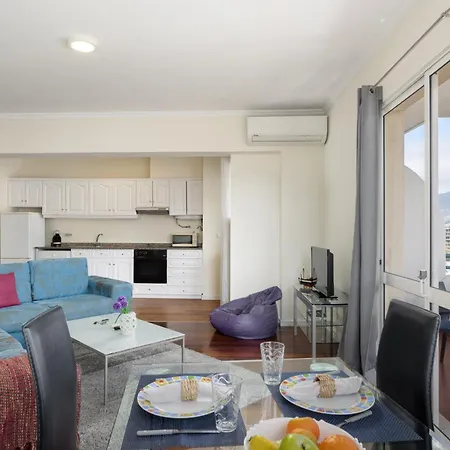 Golden Star Av By An Island